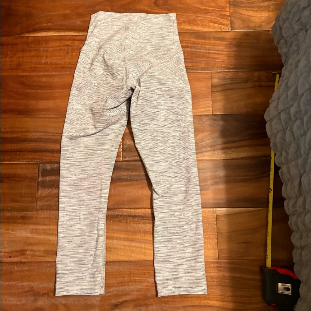 Lululemon High Rise‎ Leggings Size 2 Gray Stripe (0834)